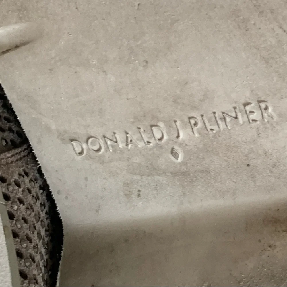 DONALD J PLINER Conni Perforated Oxfords Size 8 Rhinestone Taupe Gray